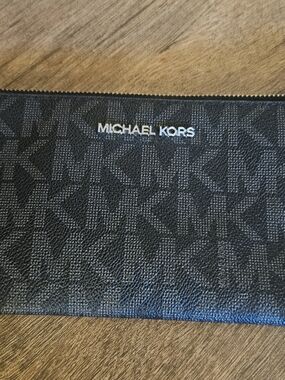 Michael Kors  Women's Black Signature Large wristlet